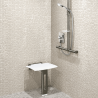 Siège de douche rabattable Be-Line avec pied DELABIE