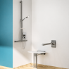 Siège de douche rabattable Be-Line avec pied DELABIE